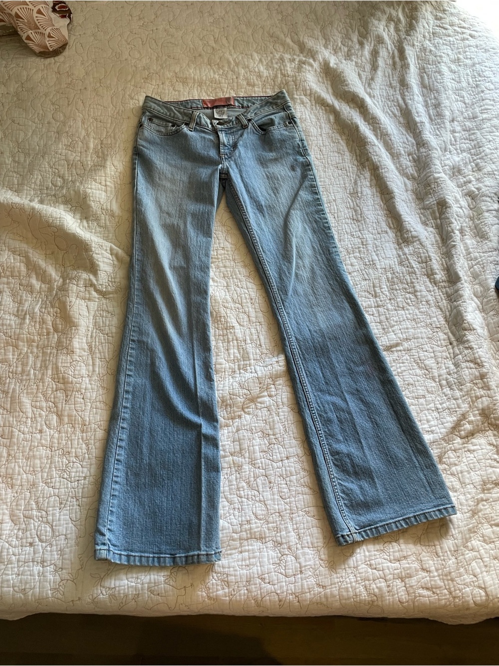Vintage Low Rise Y2K Light Wash Women's Flared Jeans - Classic Denim